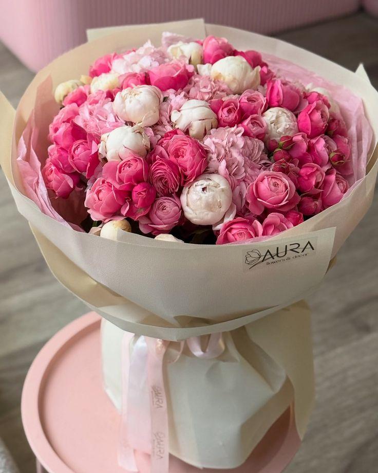 FoxPodLab workshop space where corporate flower arrangements are designed and prepared for business delivery